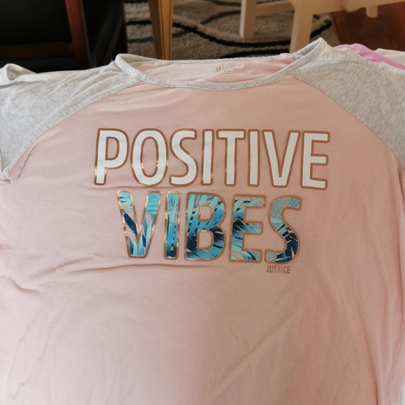 3 t shirts Youth size 20 - Picture 3 of 4